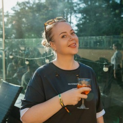 Оля Власова