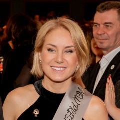 Анна Попова